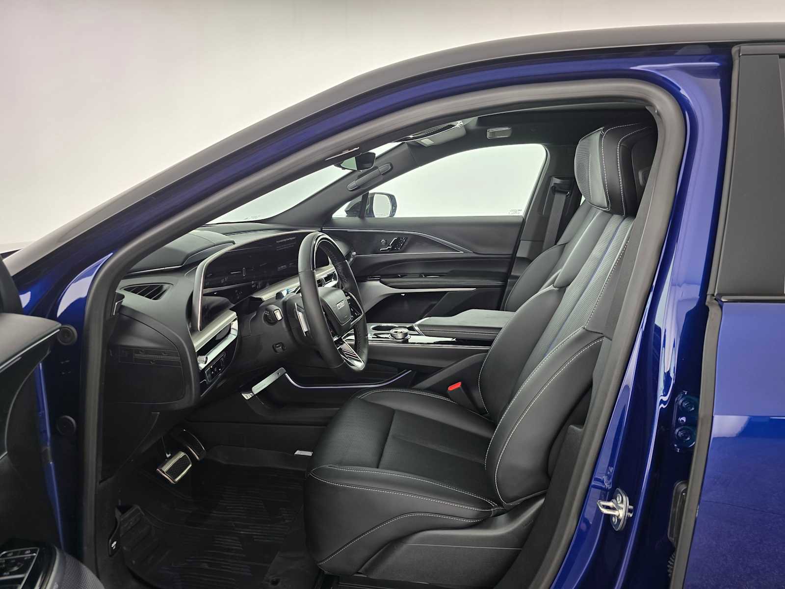 New 2026 Cadillac Lyriq V w/ LPO, Floor Liner Package AWD/4WD image 21