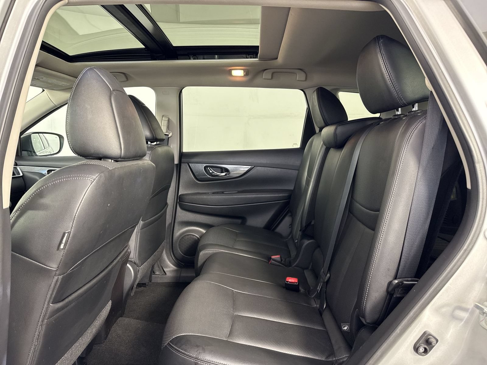 Used 2016 Nissan Rogue SL w/ SL Premium Package AWD/4WD image 22