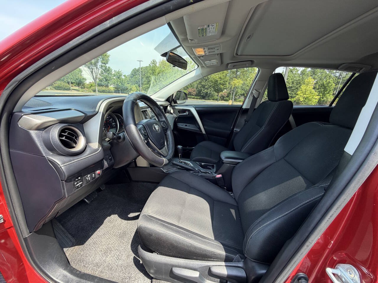 Used 2015 Toyota RAV4 XLE FWD image 9