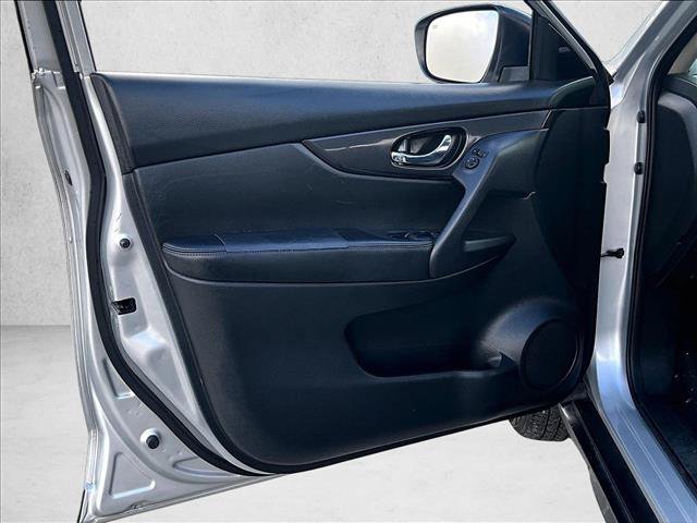 Used 2020 Nissan Rogue SV FWD image 16