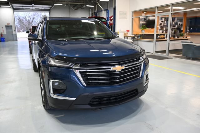 Used 2023 Chevrolet Traverse LT w/ LT Premium Package image 3