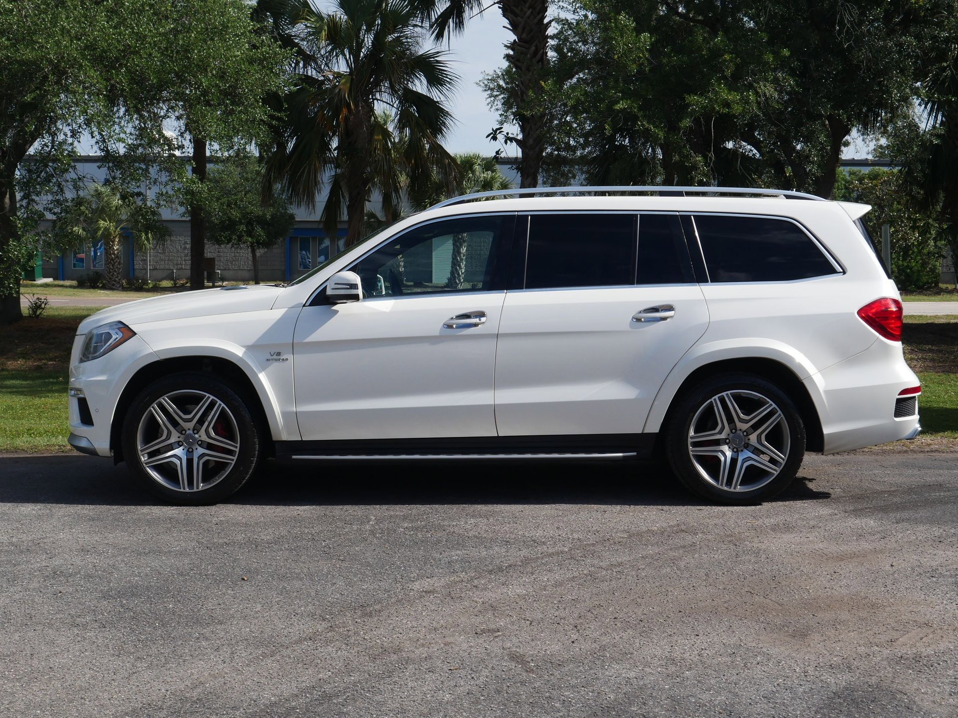 Used 2014 Mercedes-Benz GL 63 AMG 4MATIC image 9