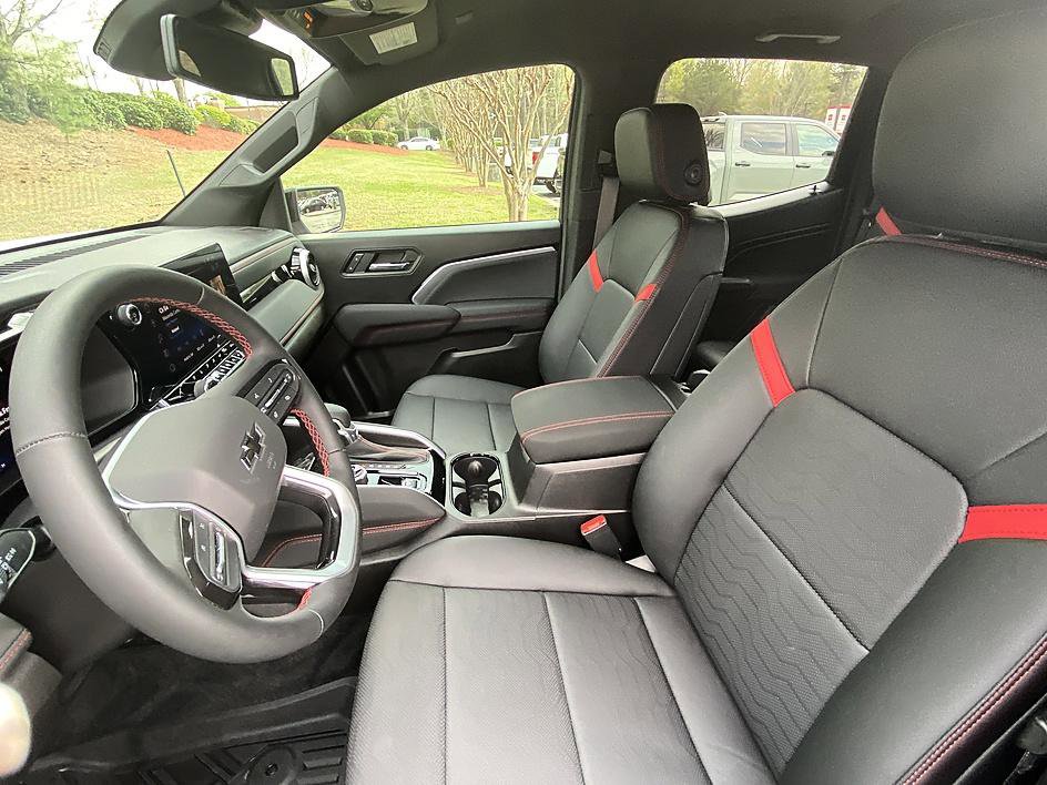 Used 2025 Chevrolet Colorado Z71 w/ Z71 Convenience Package 2 image 10