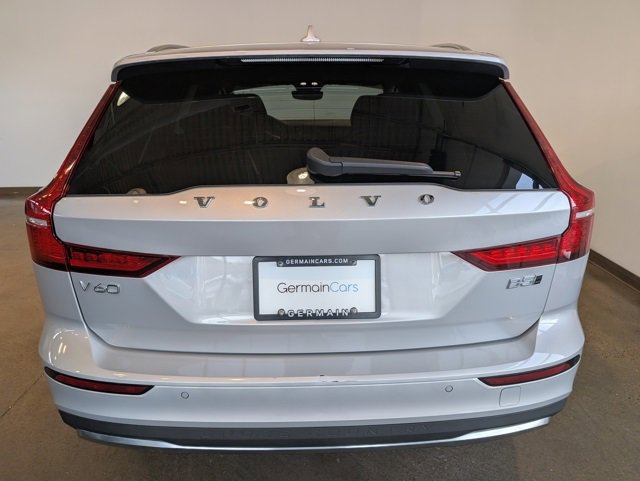 Used 2025 Volvo V60 B5 Cross Country Plus image 4