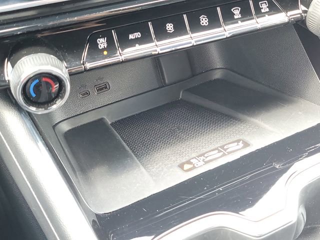 Used 2024 Chevrolet Traverse LT w/ Midnight/Sport Edition image 27