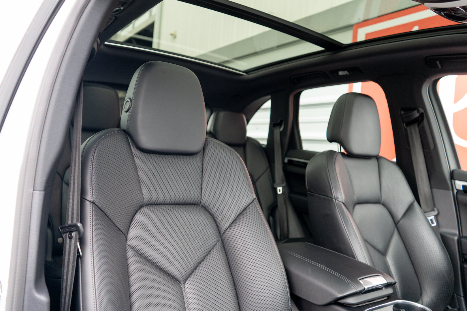 Used 2018 Porsche Cayenne S AWD/4WD image 32