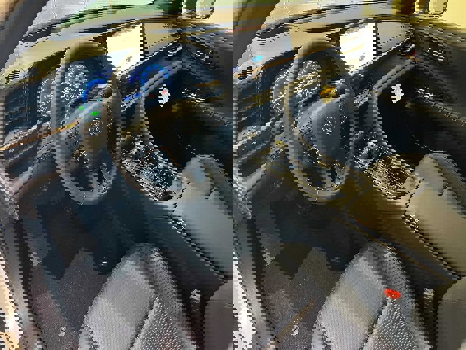 New 2026 Toyota Crown Platinum image 2