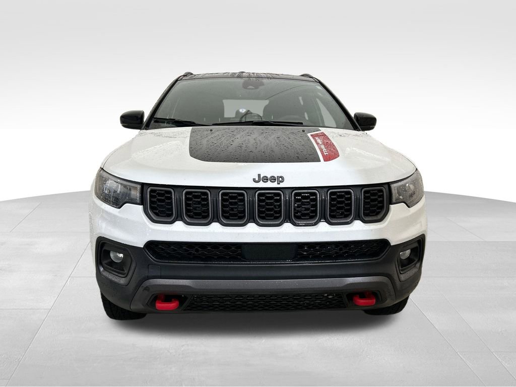 Used 2025 Jeep Compass Trailhawk AWD/4WD image 9