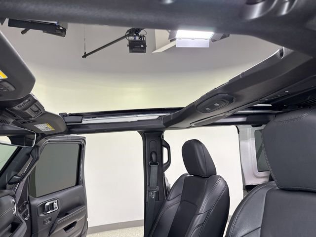 Used 2025 Jeep Wrangler Sahara image 2