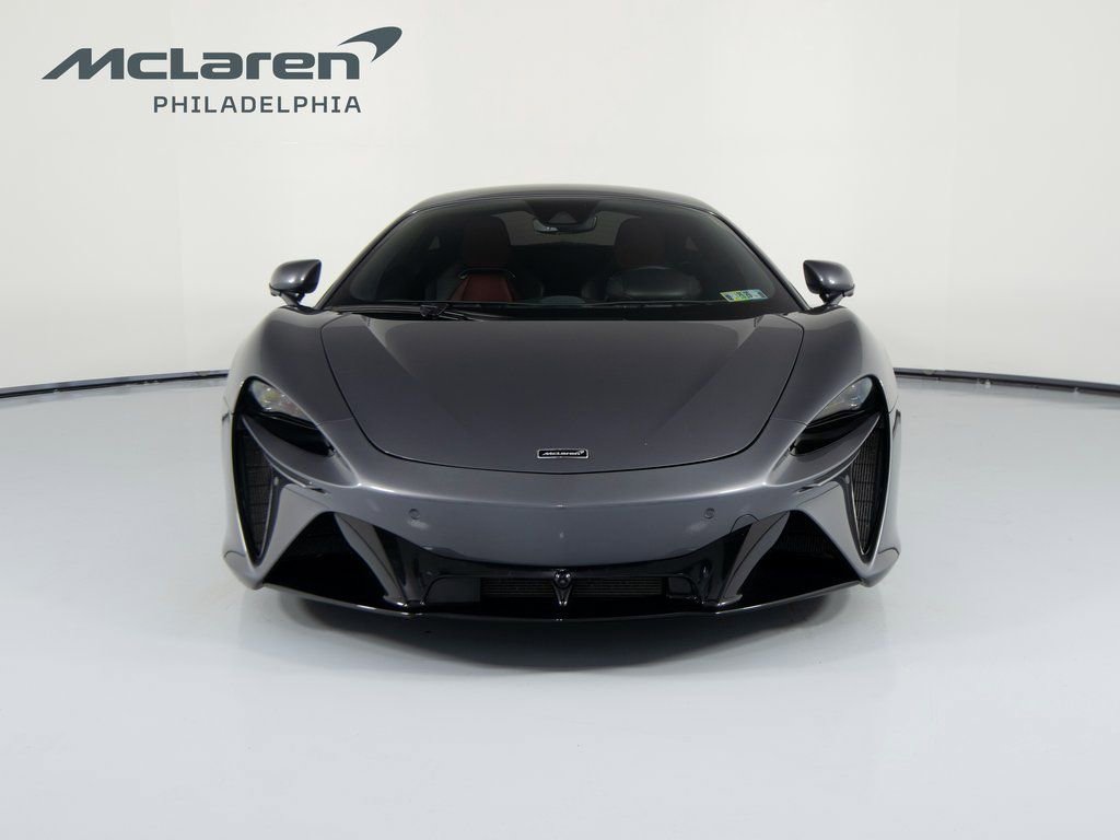 Used 2023 McLaren Artura video 2