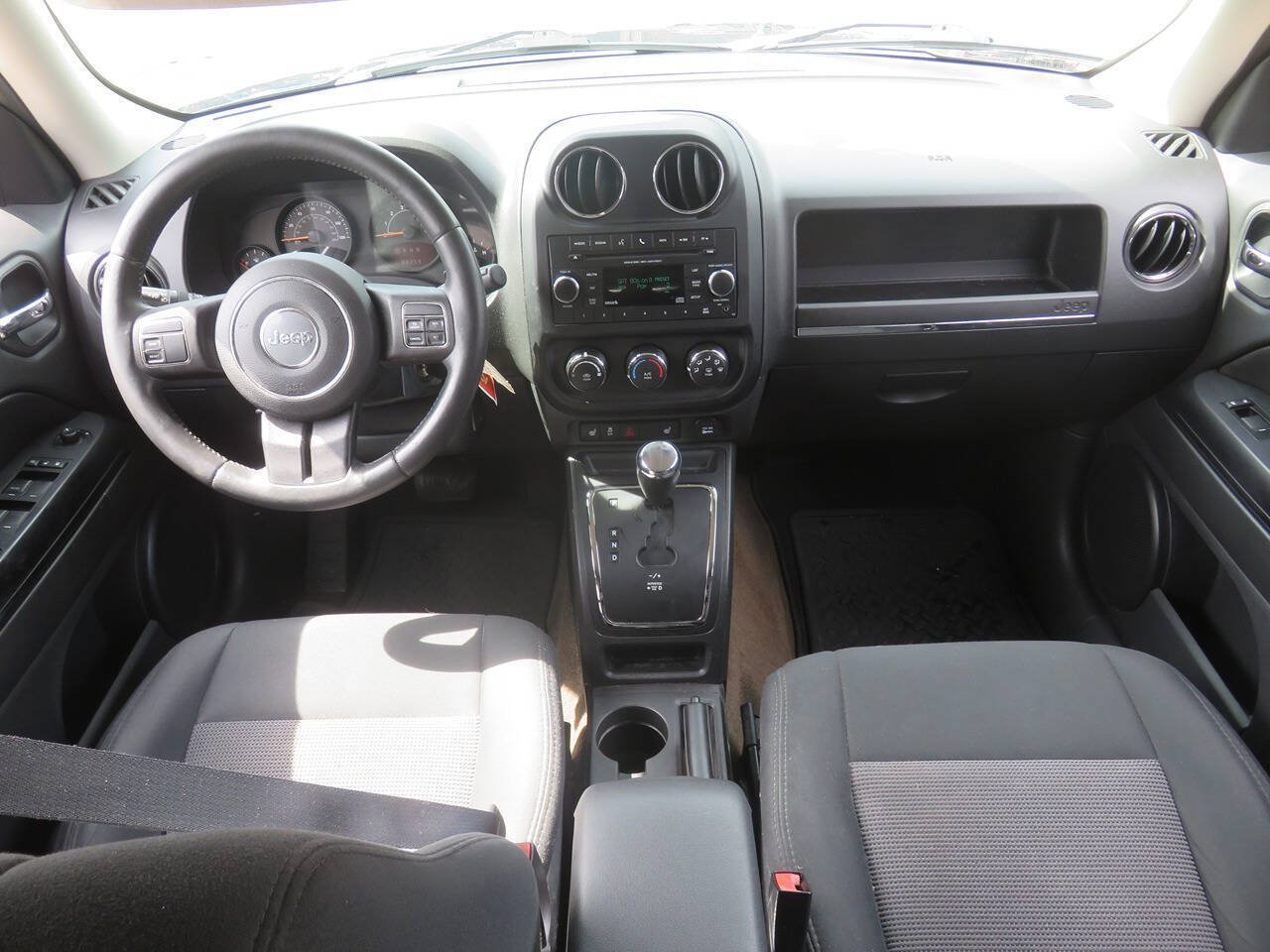 Used 2014 Jeep Patriot Latitude AWD/4WD image 12