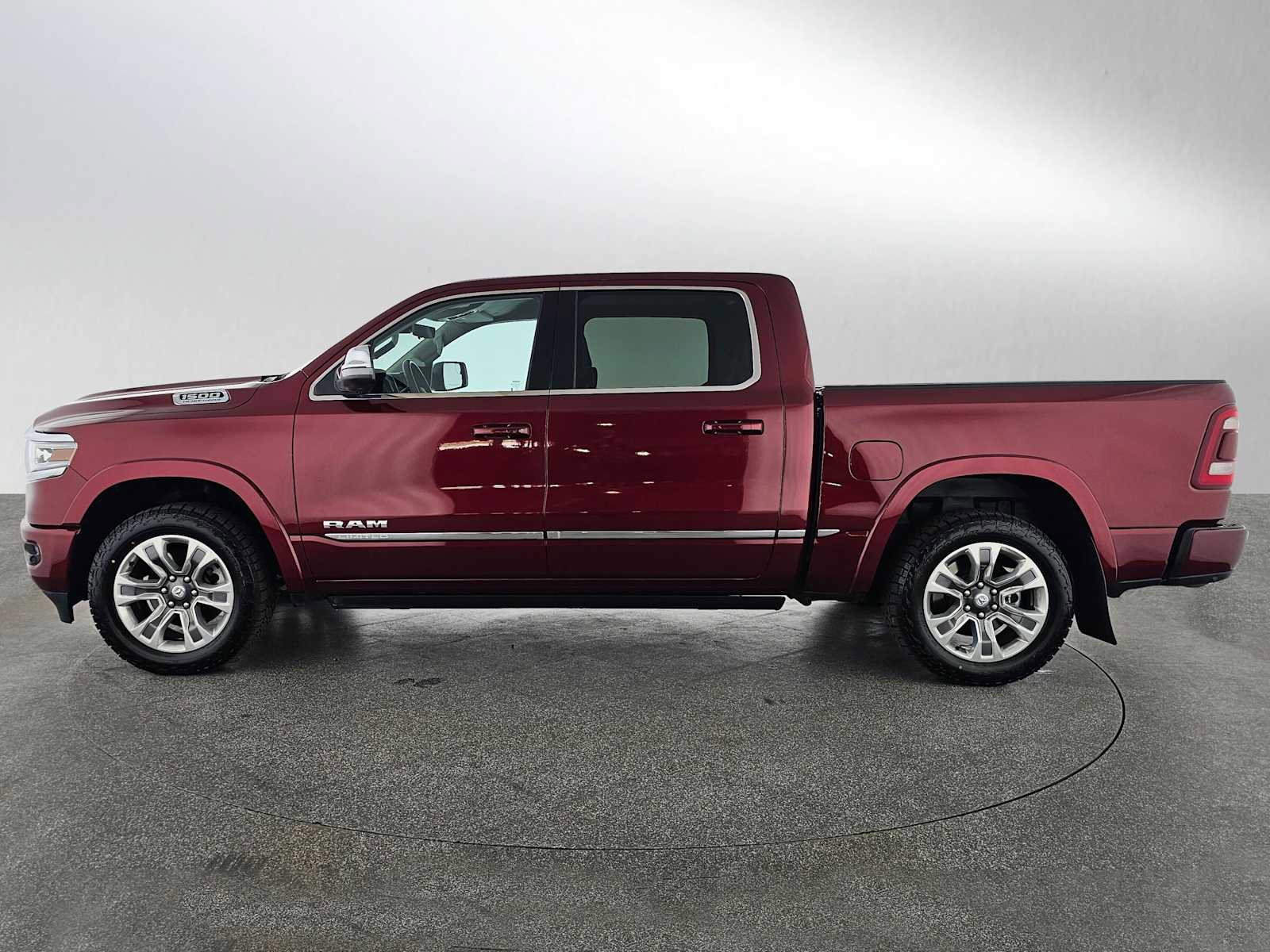 Used 2024 RAM 1500 Limited AWD/4WD image 2
