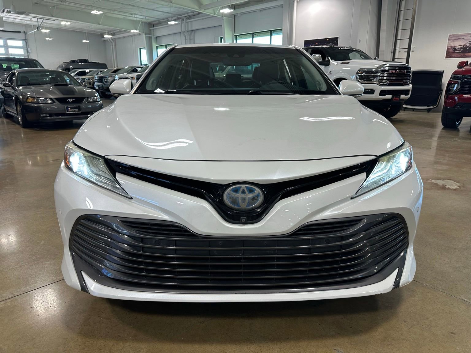 Used 2018 Toyota Camry XLE w/ Audio Package FWD image 2