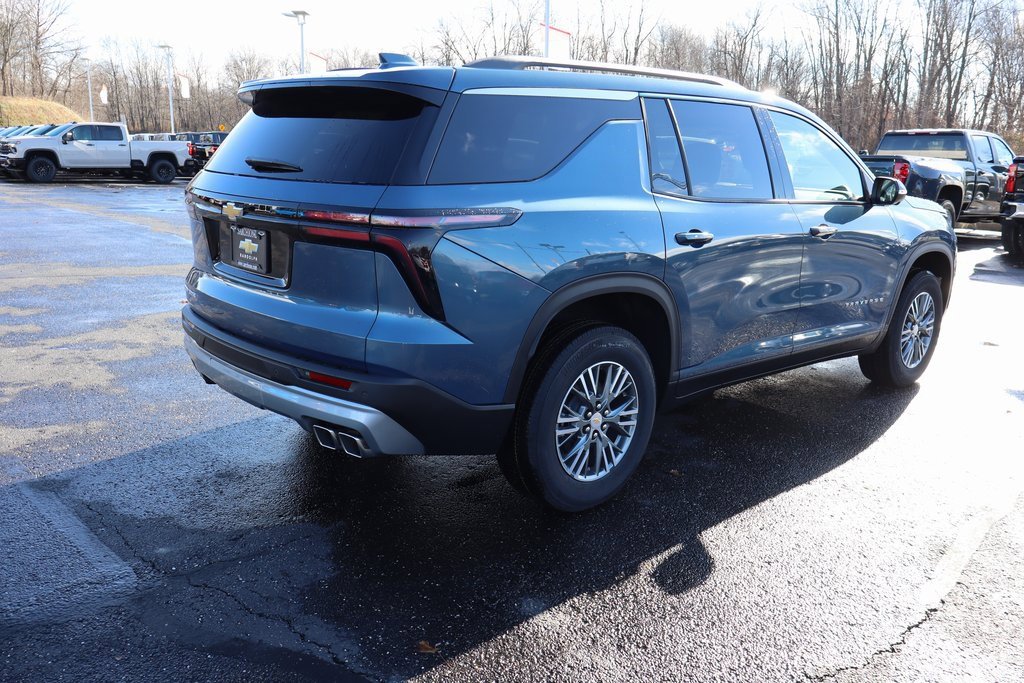 Used 2025 Chevrolet Traverse LT w/ Driver Confidence Package image 29