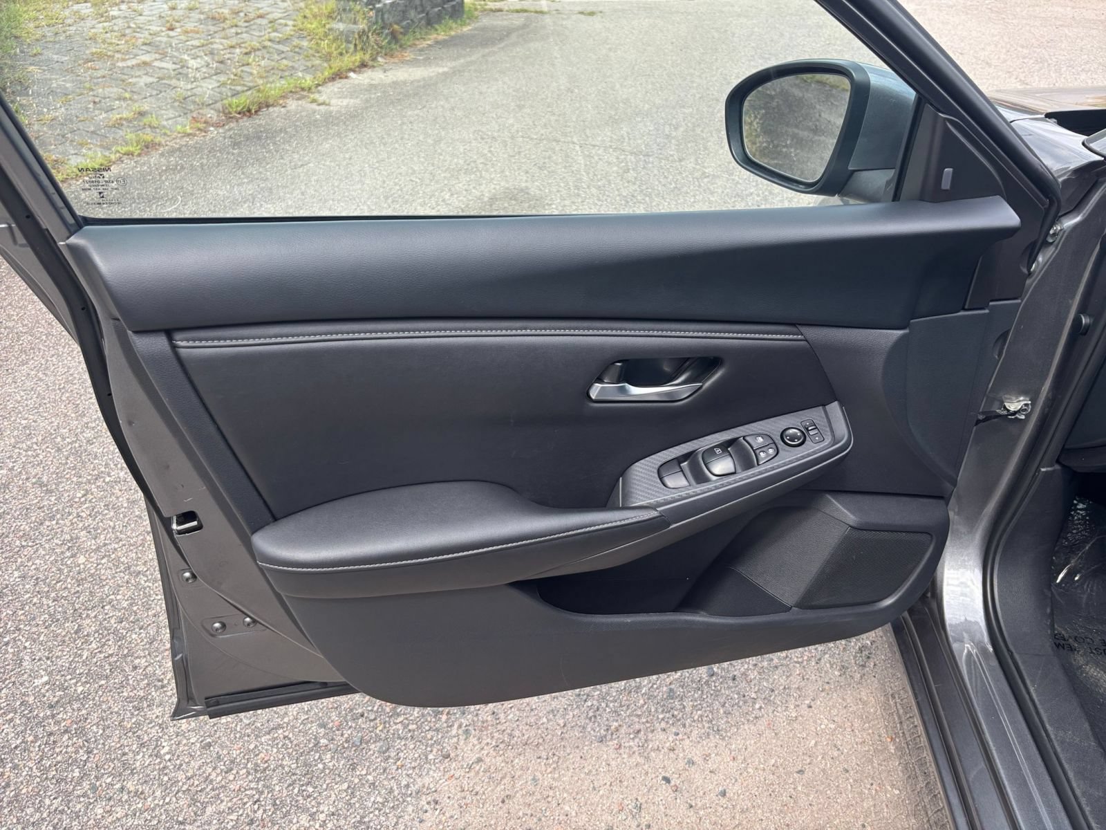 Used 2025 Nissan Sentra SV FWD image 18