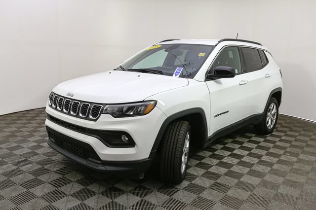 Used 2024 Jeep Compass Latitude AWD/4WD image 5
