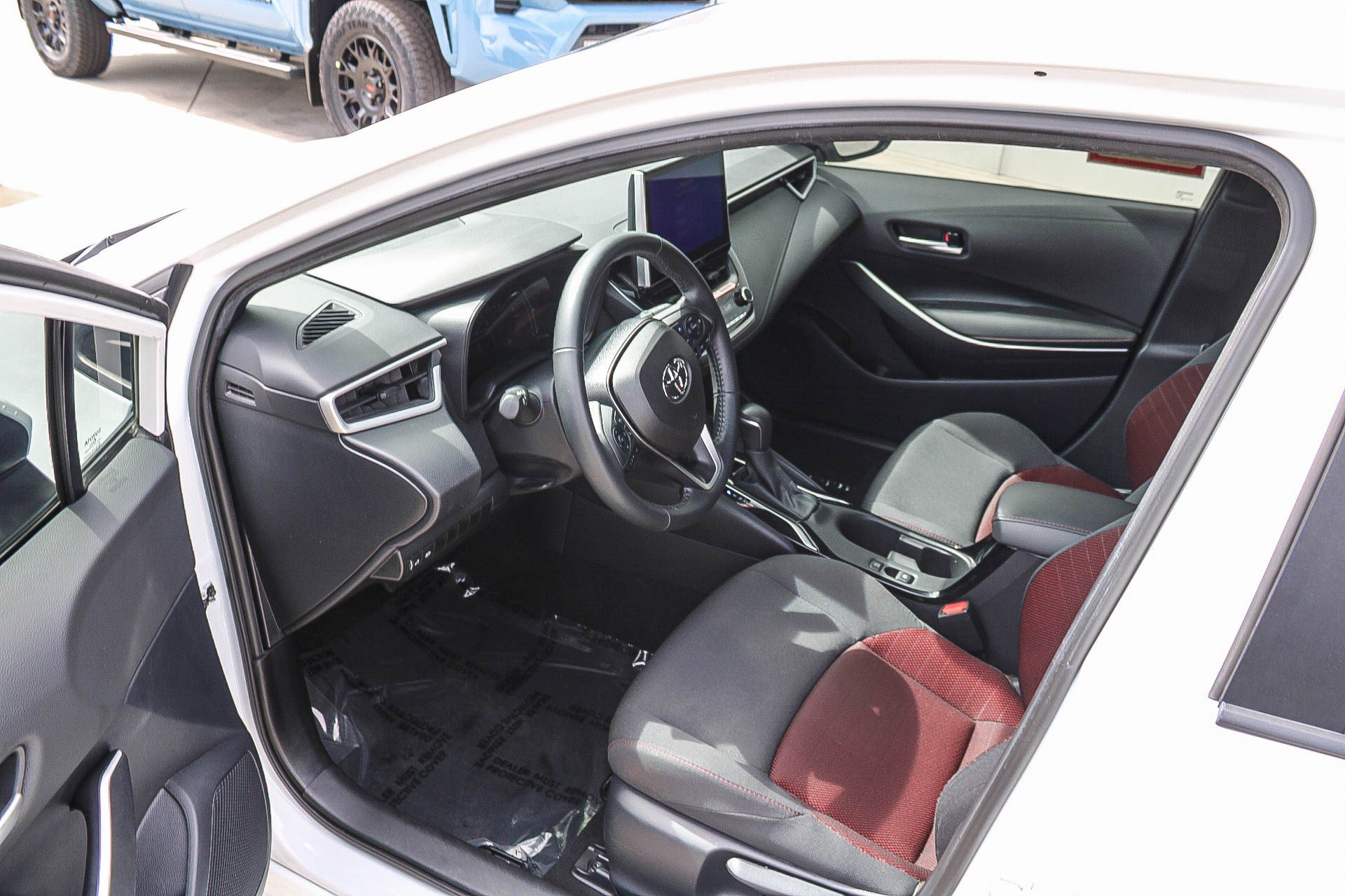 Certified 2025 Toyota Corolla SE w/ SE Premium Package FWD image 19