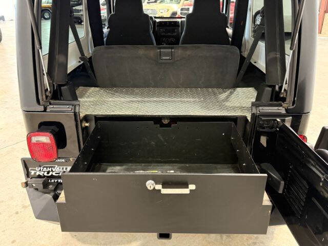 Used 2005 Jeep Wrangler Unlimited Rubicon image 15