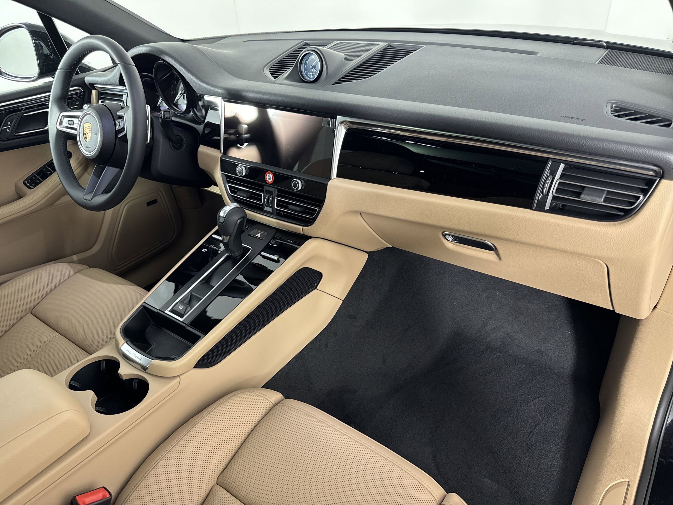Certified 2025 Porsche Macan image 29