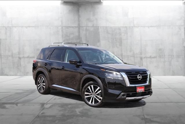 Certified 2025 Nissan Pathfinder Platinum w/ Cargo Package FWD image 2