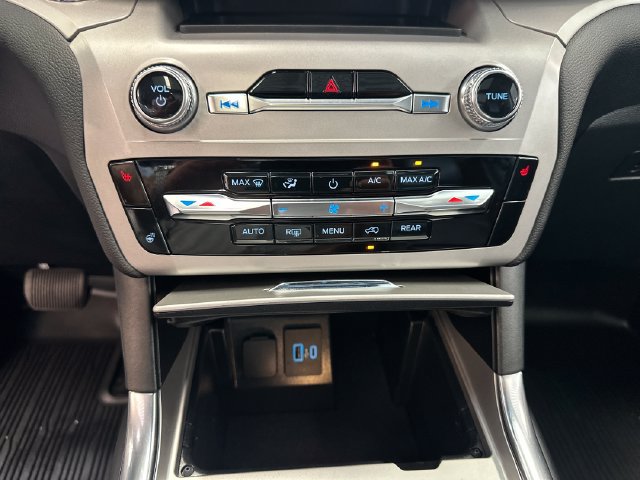 Used 2023 Ford Explorer XLT w/ Equipment Group 202A AWD/4WD image 34