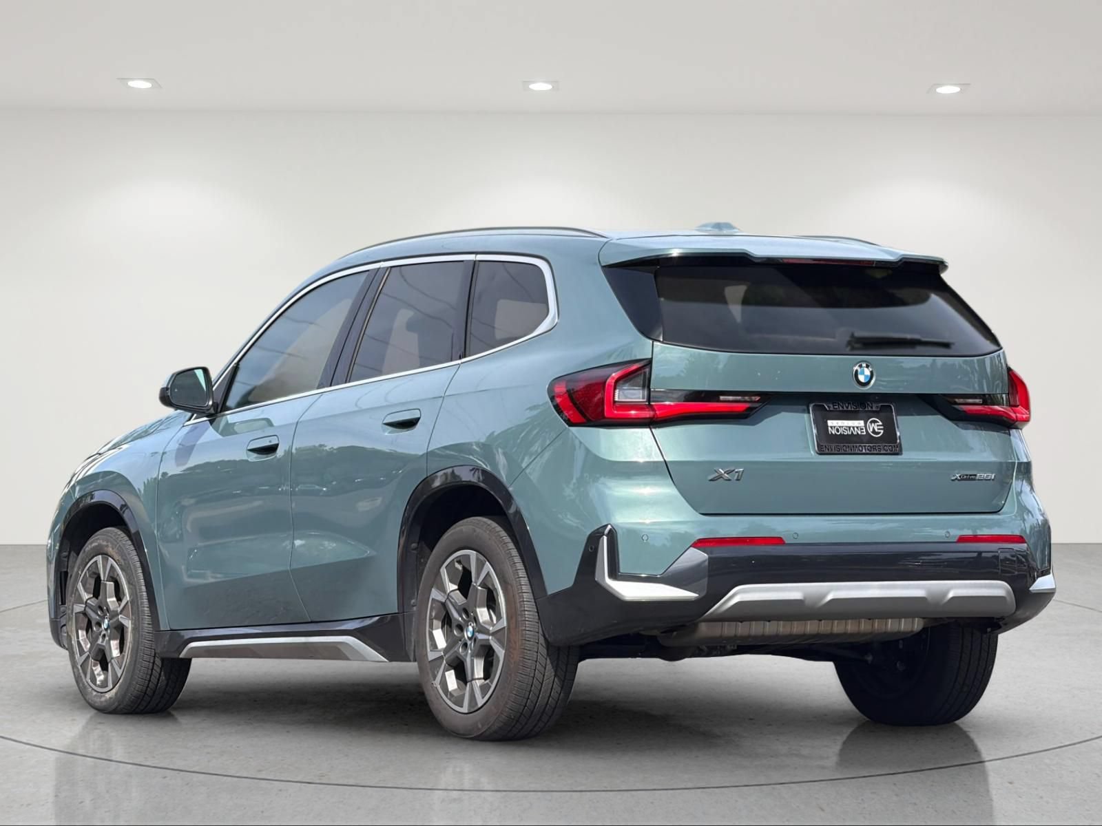 Used 2025 BMW X1 xDrive28i w/ Premium Package AWD/4WD image 3