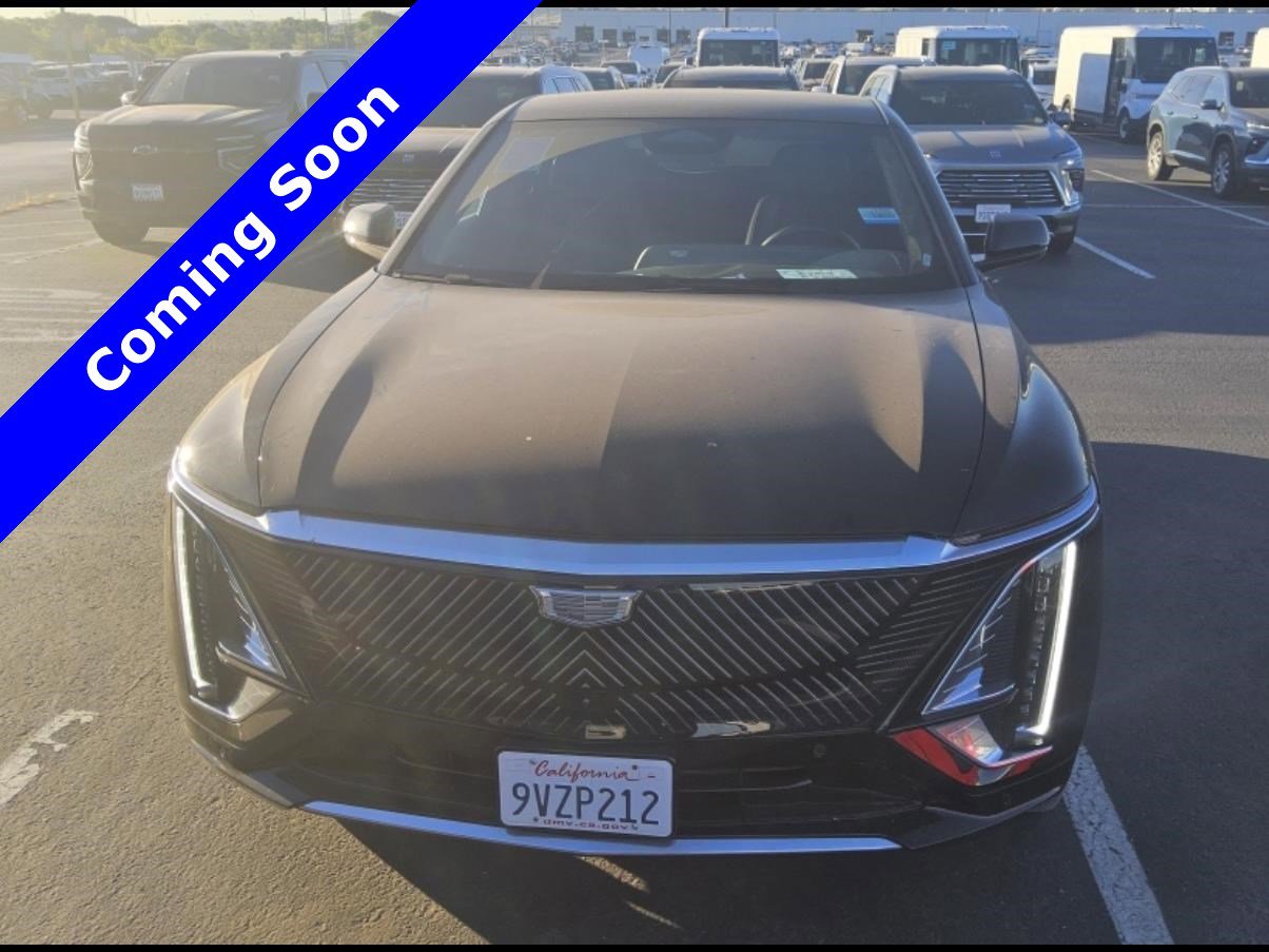 Used 2025 Cadillac Lyriq Luxury image 2