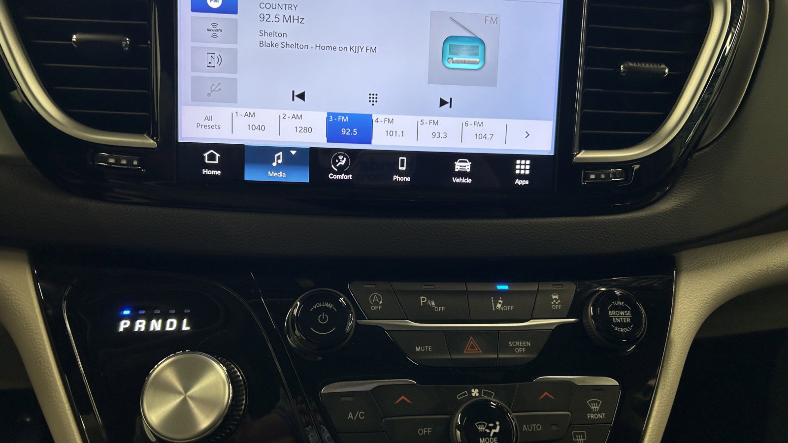 Used 2023 Chrysler Pacifica Touring-L image 30