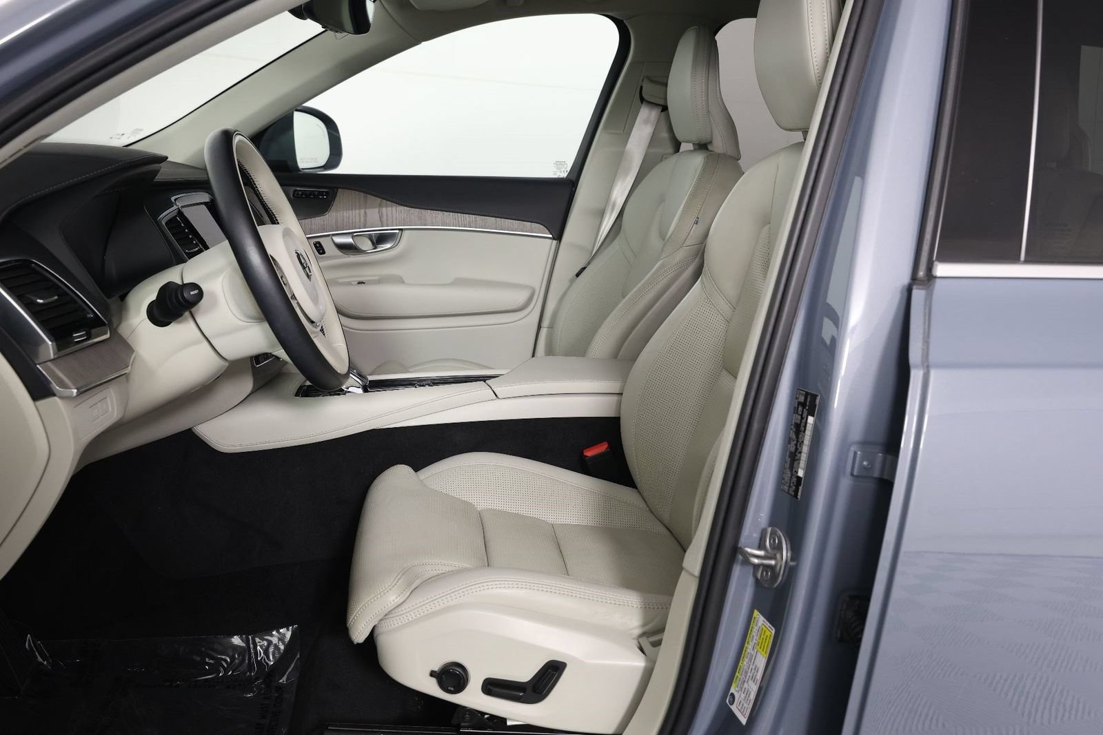Used 2023 Volvo XC90 T8 Ultimate AWD/4WD image 31