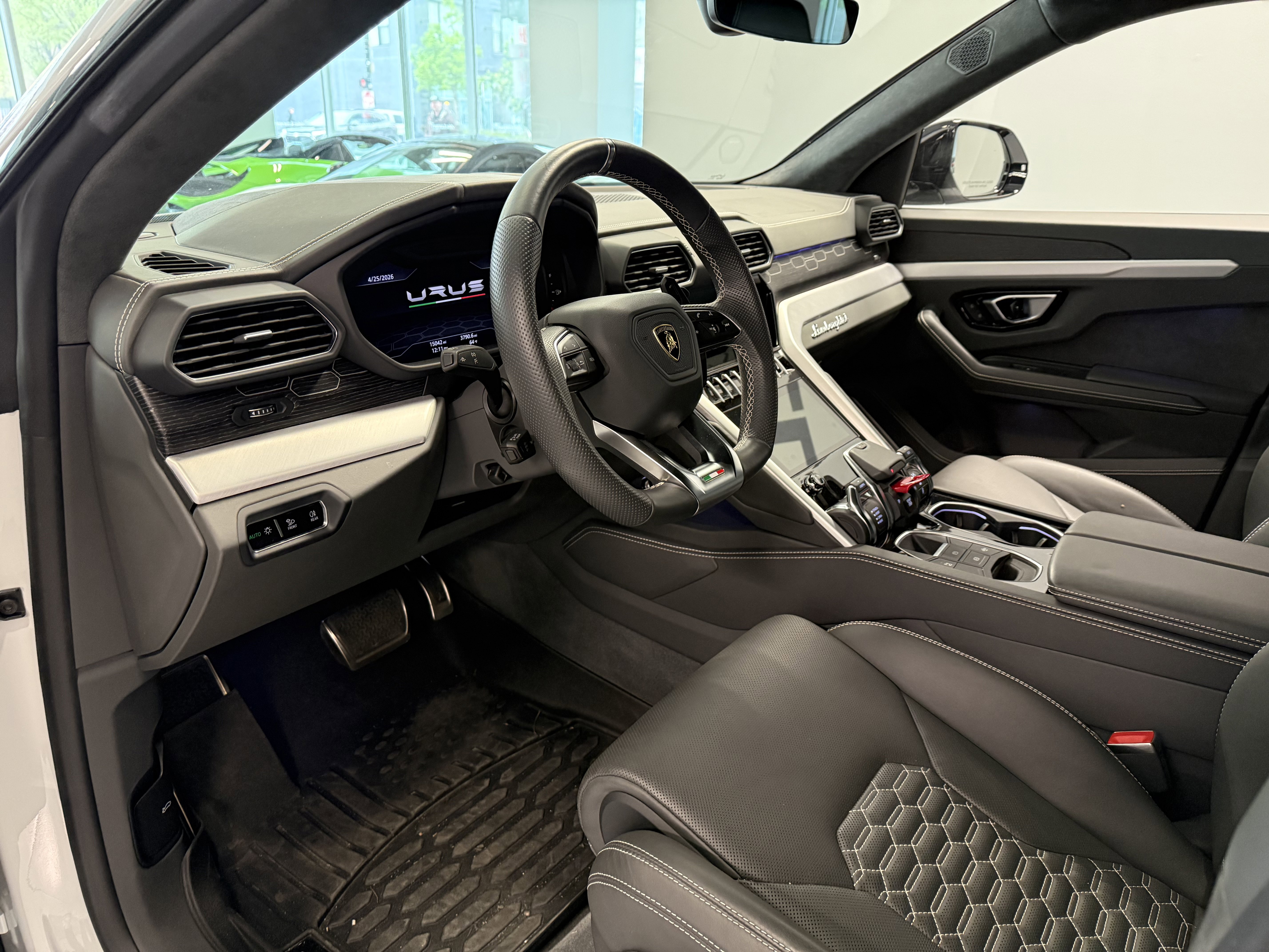 Used 2020 Lamborghini Urus AWD/4WD image 9