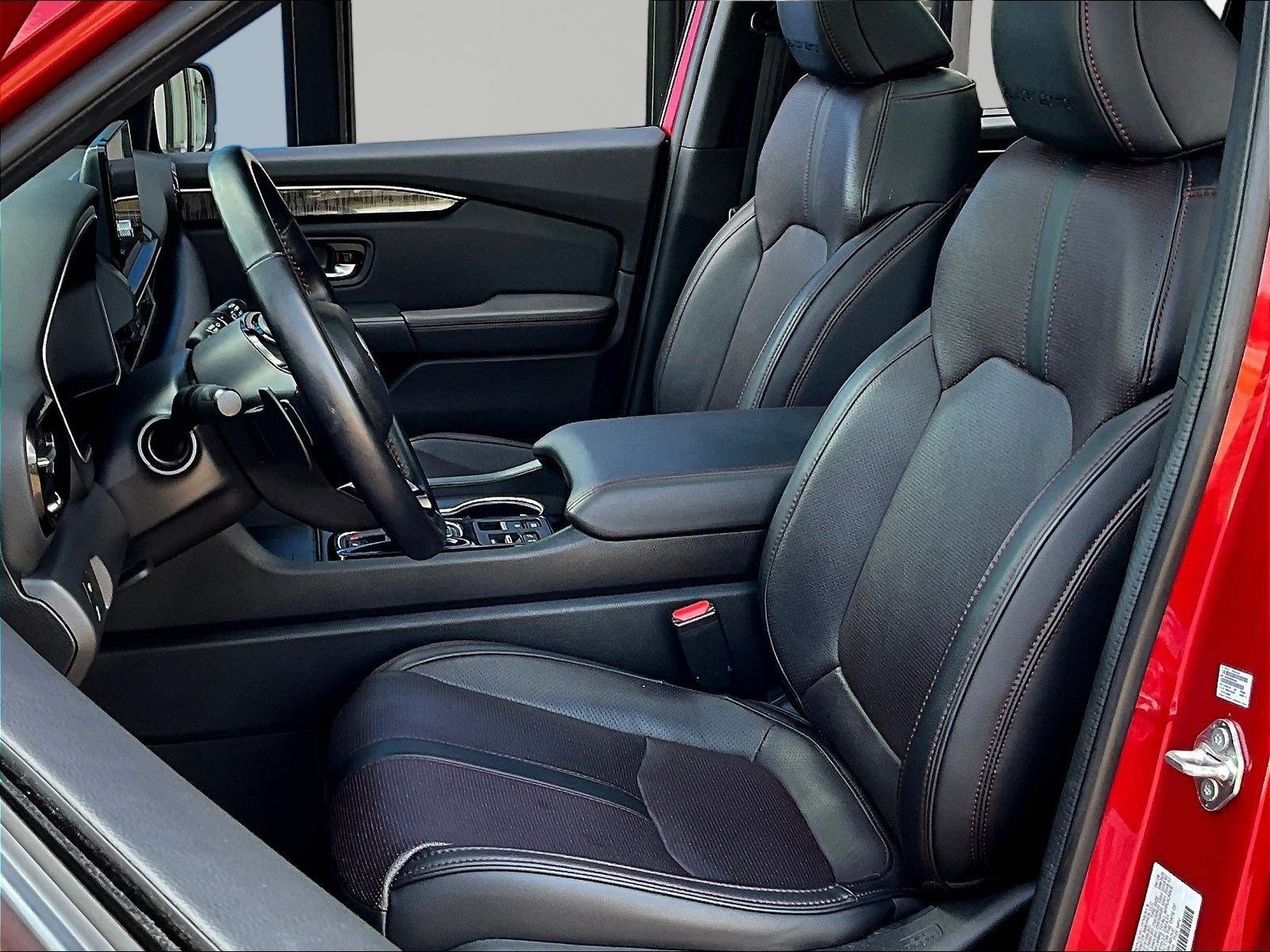 Used 2025 Honda Pilot Black Edition image 21