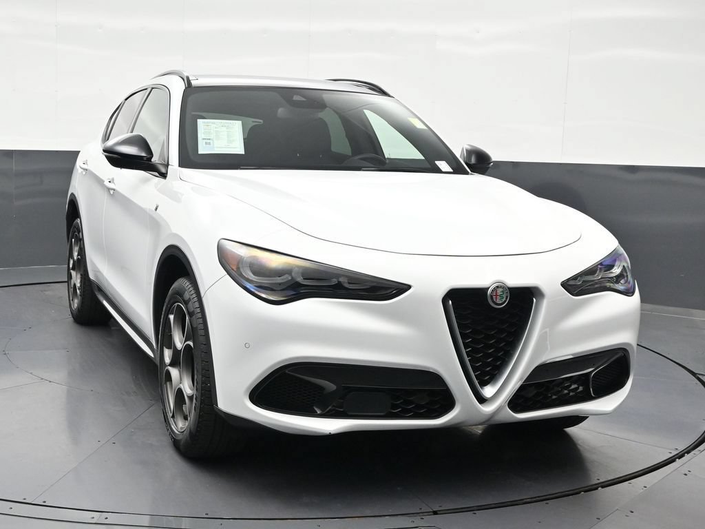 Used 2024 Alfa Romeo Stelvio Ti AWD/4WD image 8