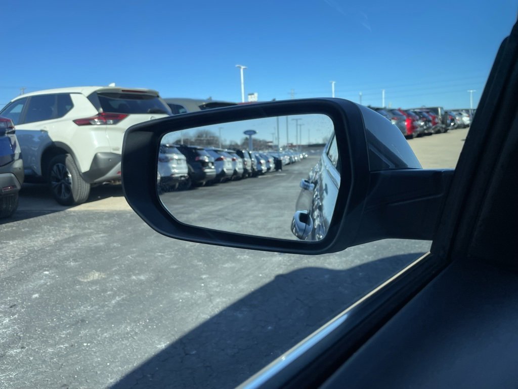 Used 2023 Chevrolet Malibu LT image 36