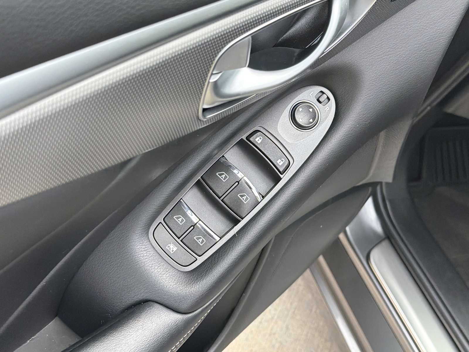 Used 2016 INFINITI Q50 Sport AWD/4WD image 14