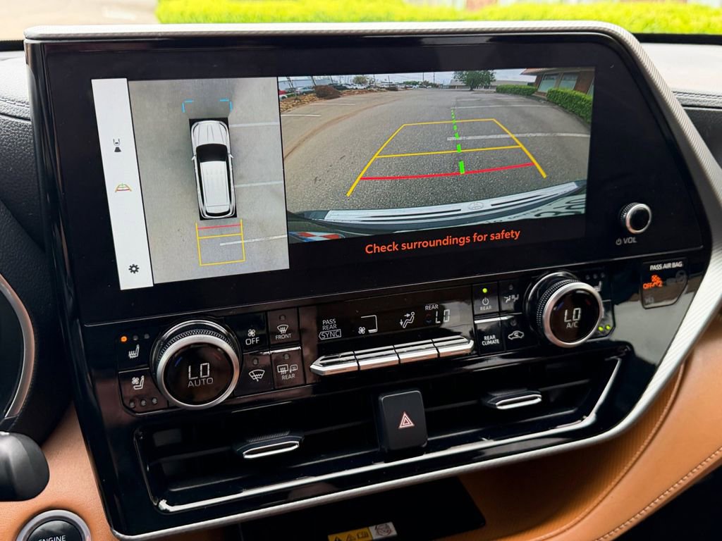 Used 2024 Toyota Highlander Platinum image 26