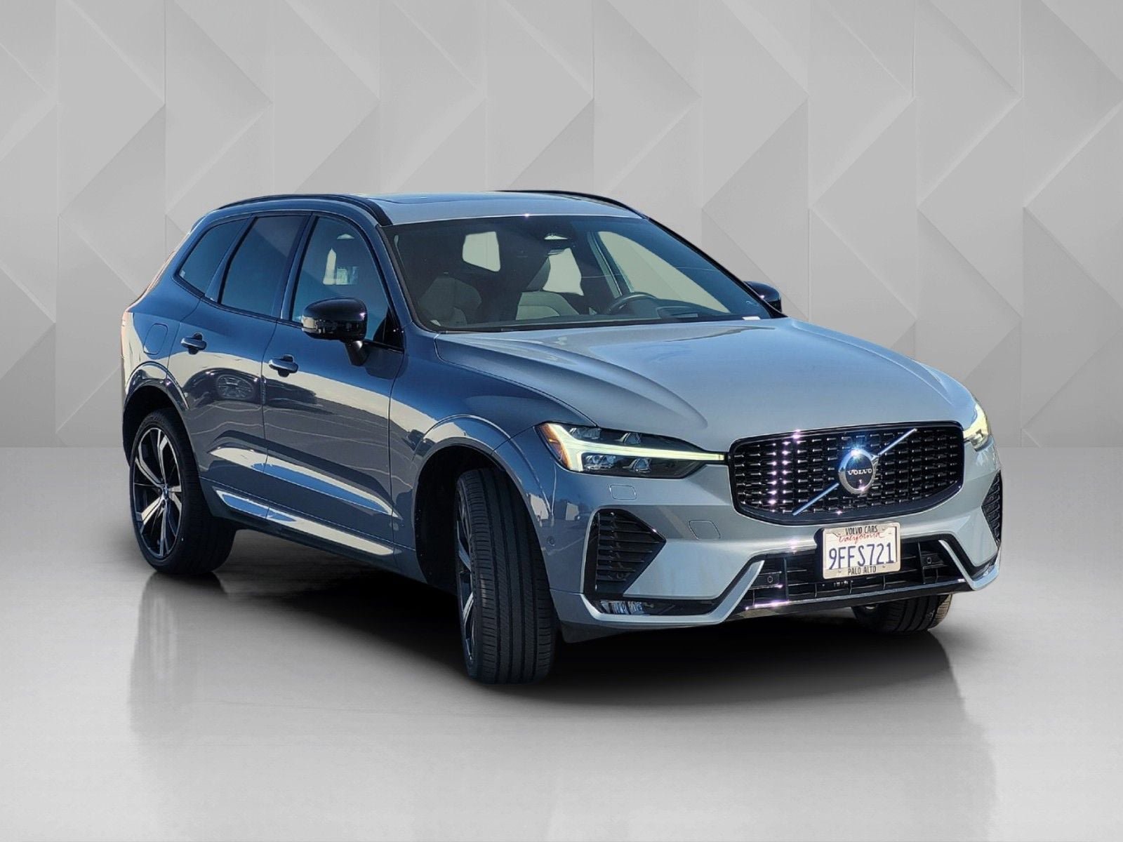 Certified 2023 Volvo XC60 B5 Ultimate AWD/4WD image 8