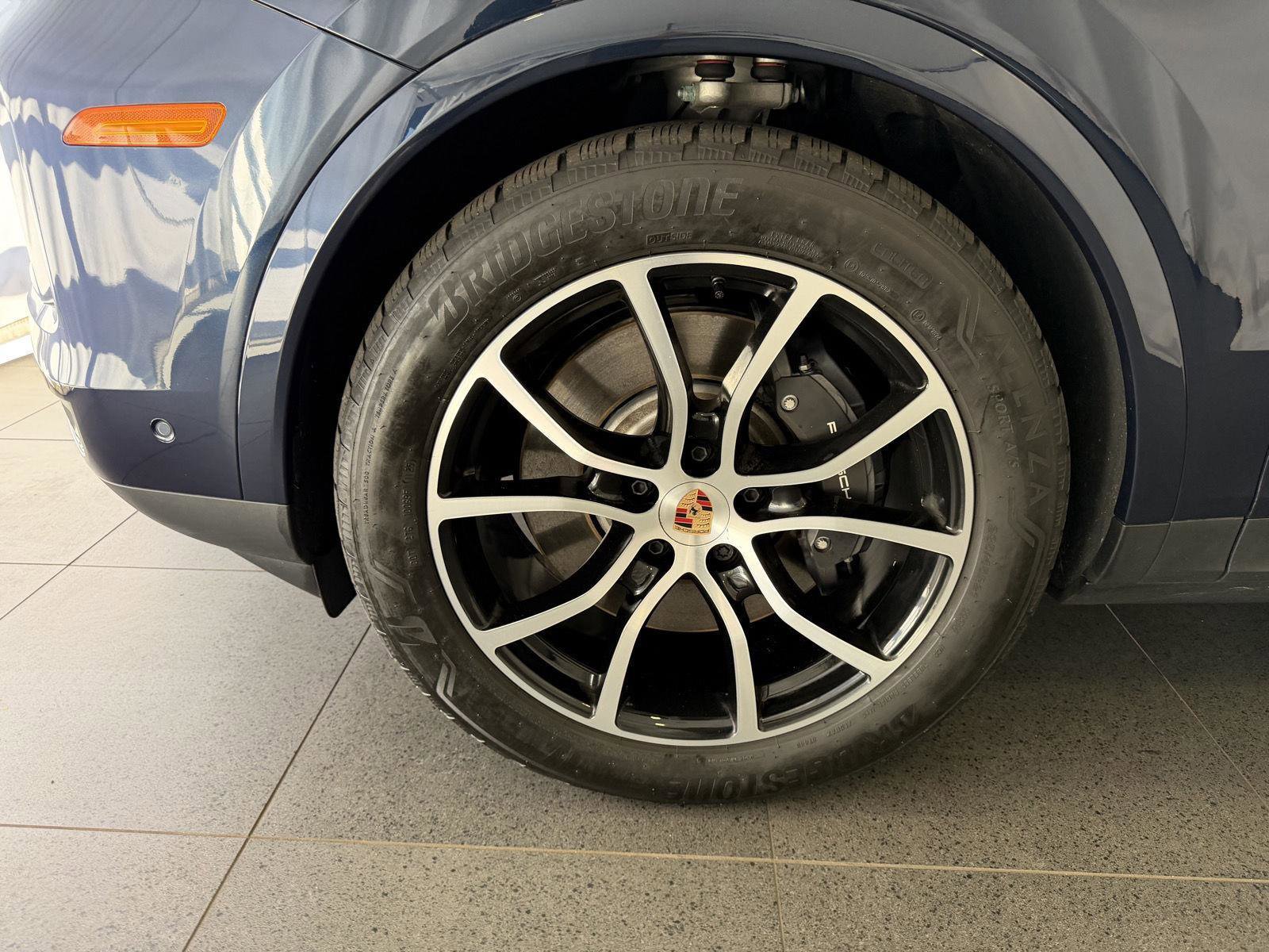 Certified 2025 Porsche Cayenne E-Hybrid image 10