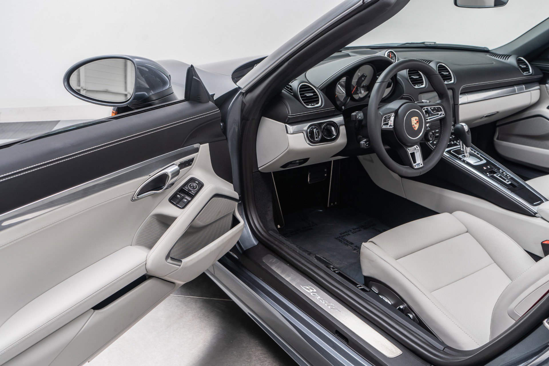 Used 2025 Porsche 718 Boxster image 23