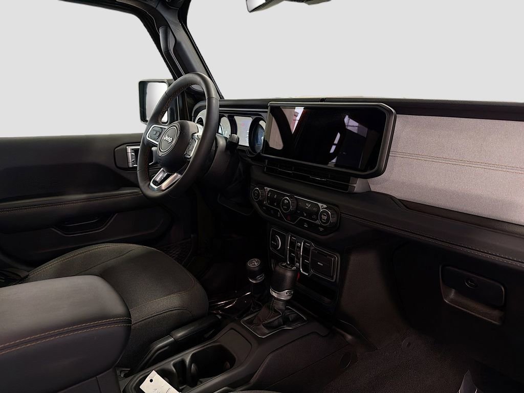 Used 2024 Jeep Wrangler Unlimited Sahara w/ Technology Group image 28