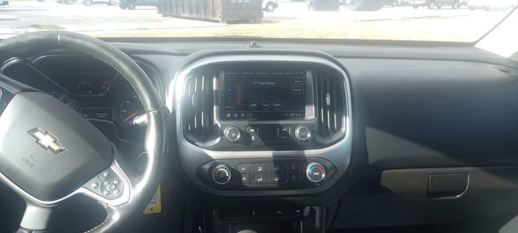Used 2022 Chevrolet Colorado LT w/ LT Convenience Package image 9
