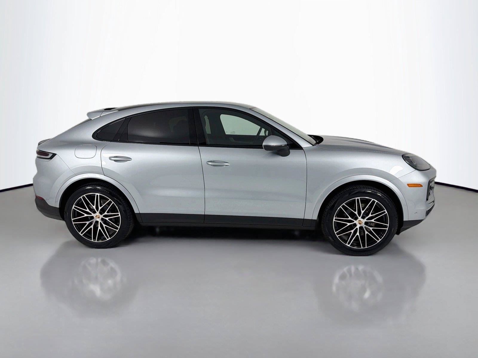 Certified 2025 Porsche Cayenne Coupe AWD/4WD image 28