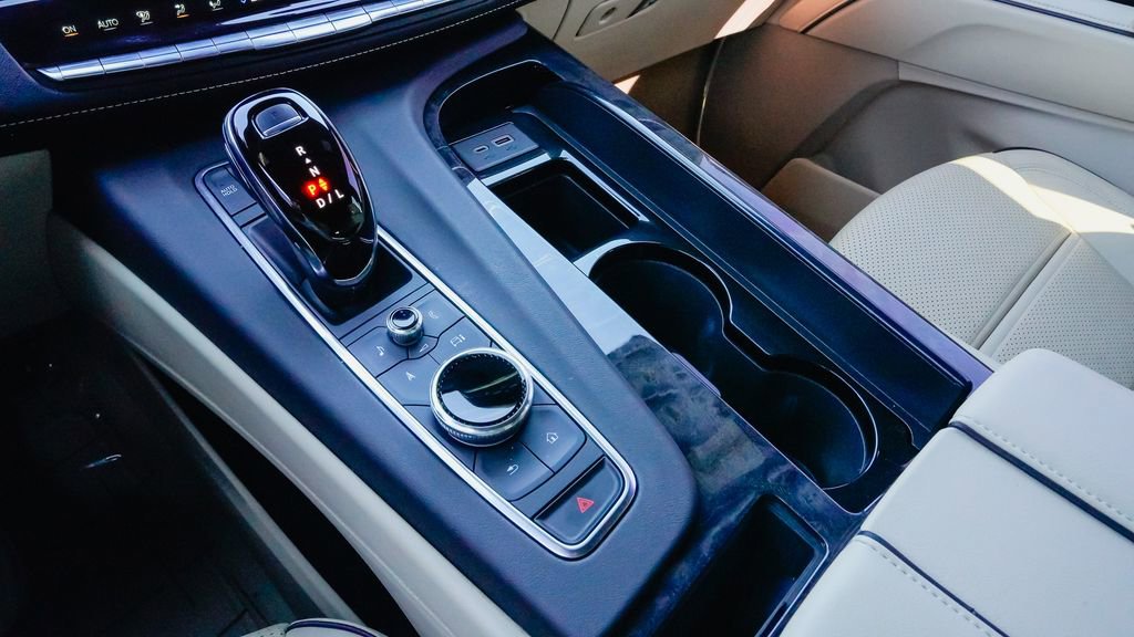 Certified 2021 Cadillac Escalade Premium Luxury image 18