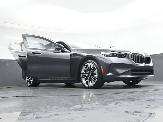 Certified 2025 BMW i5 eDrive40i w/ Premium Package RWD image 45