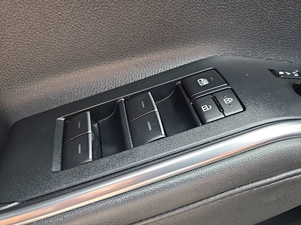Used 2025 Toyota Highlander Limited AWD/4WD image 26