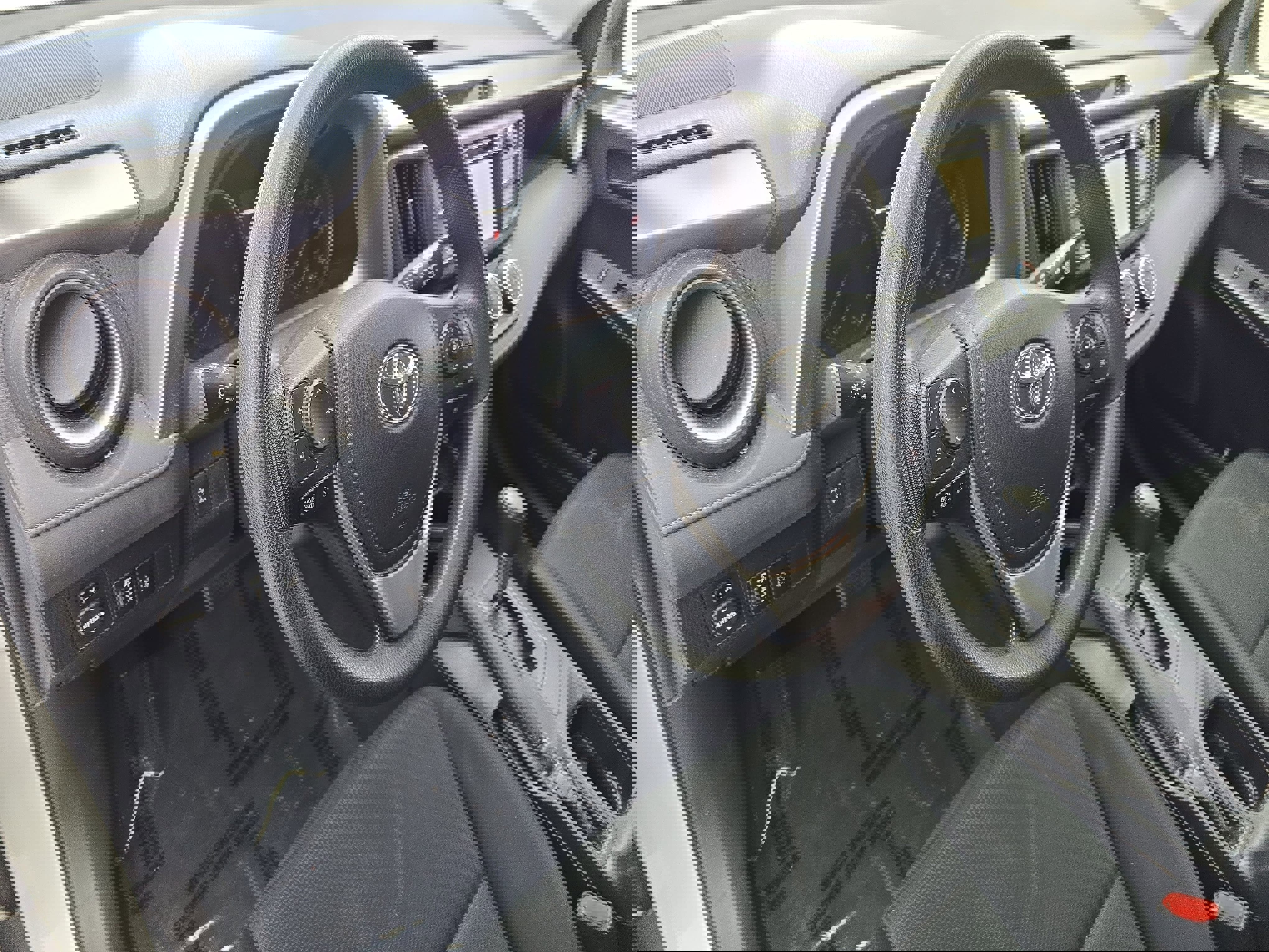 Used 2018 Toyota RAV4 LE image 15