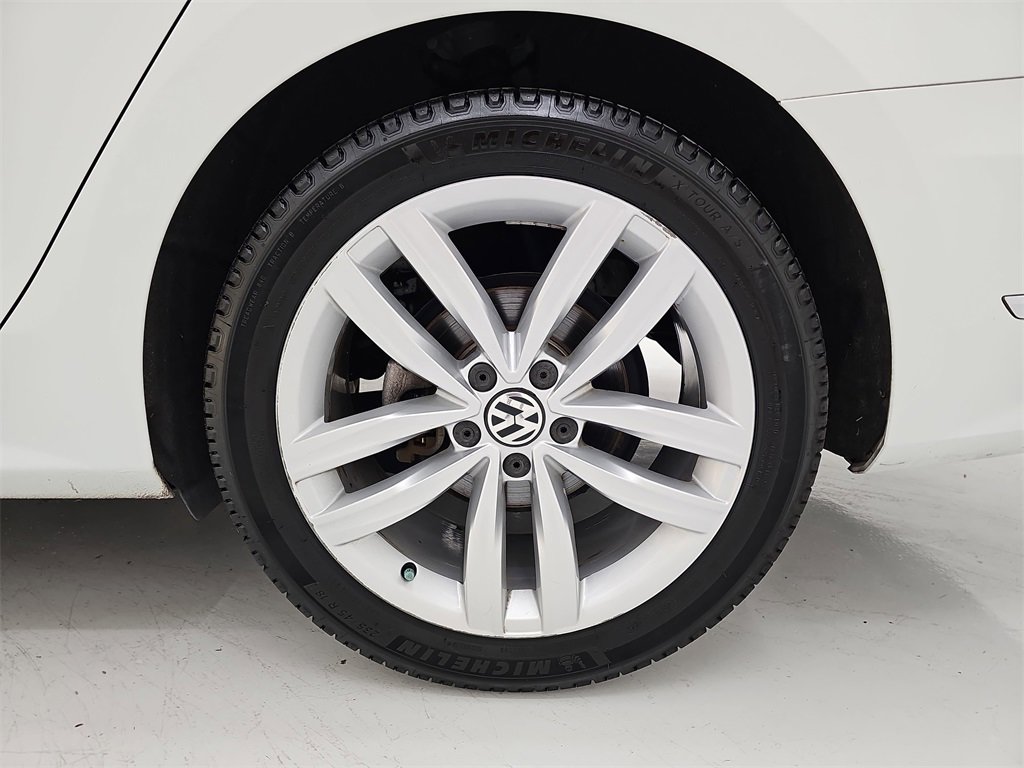 Used 2019 Volkswagen Passat 2.0T Wolfsburg w/ Wheels & Sunroof Package image 38