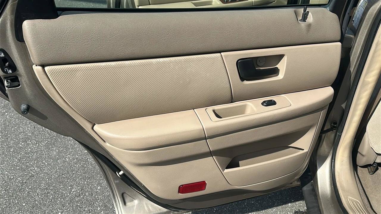 Used 2006 Ford Taurus SEL FWD image 21