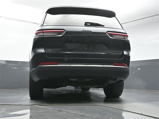 Used 2023 Jeep Grand Cherokee L Limited w/ Black Appearance Package image 38