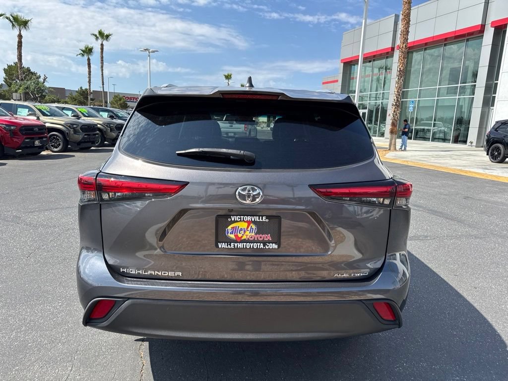 Used 2023 Toyota Highlander XLE AWD/4WD image 7