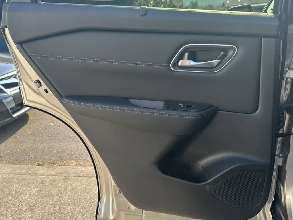 New 2026 Nissan Rogue Platinum w/ Platinum Premium Package image 24